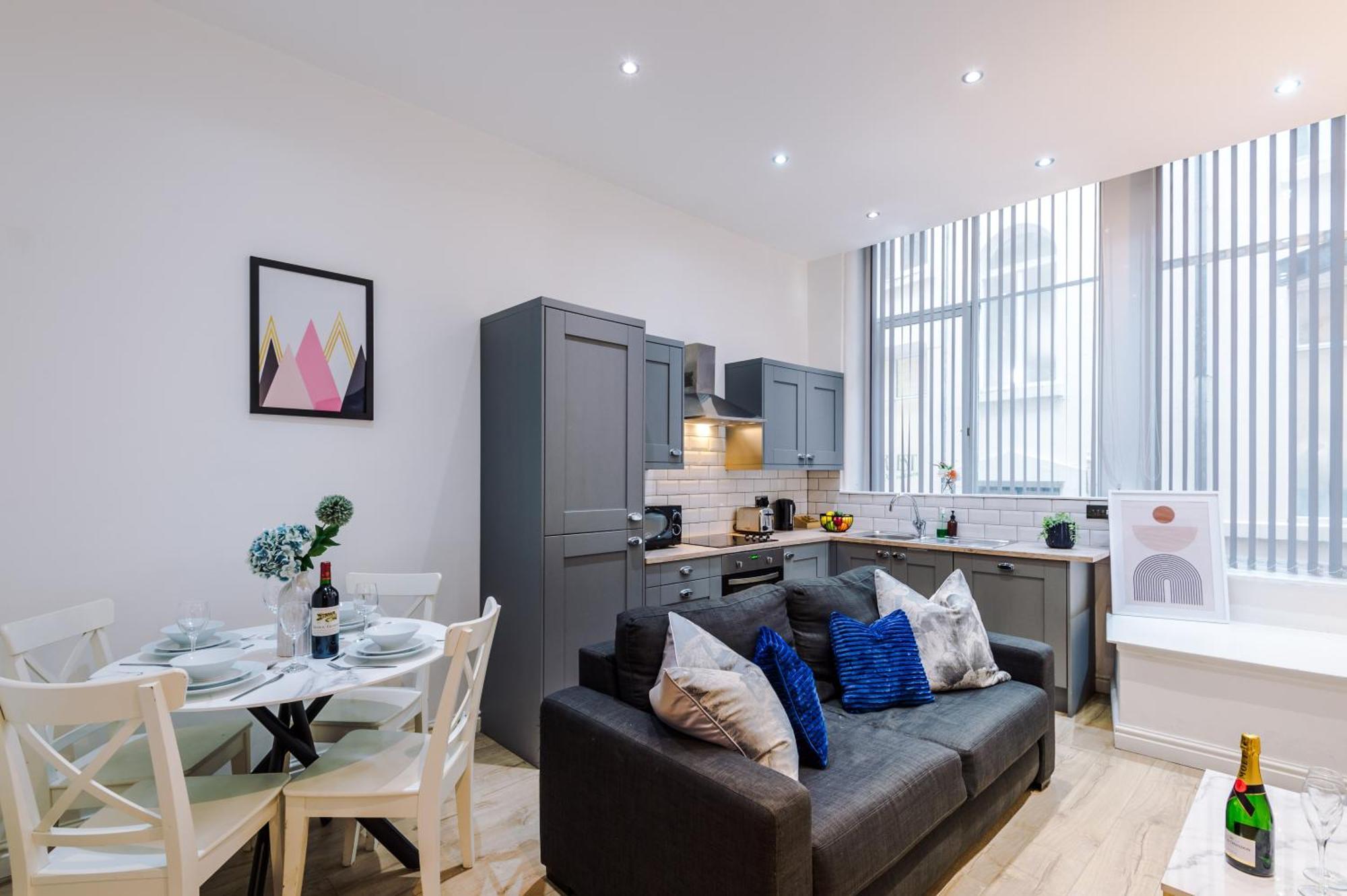 Modern 2-Bedroom Apt In The Heart Of City Centre Liverpool Exterior photo