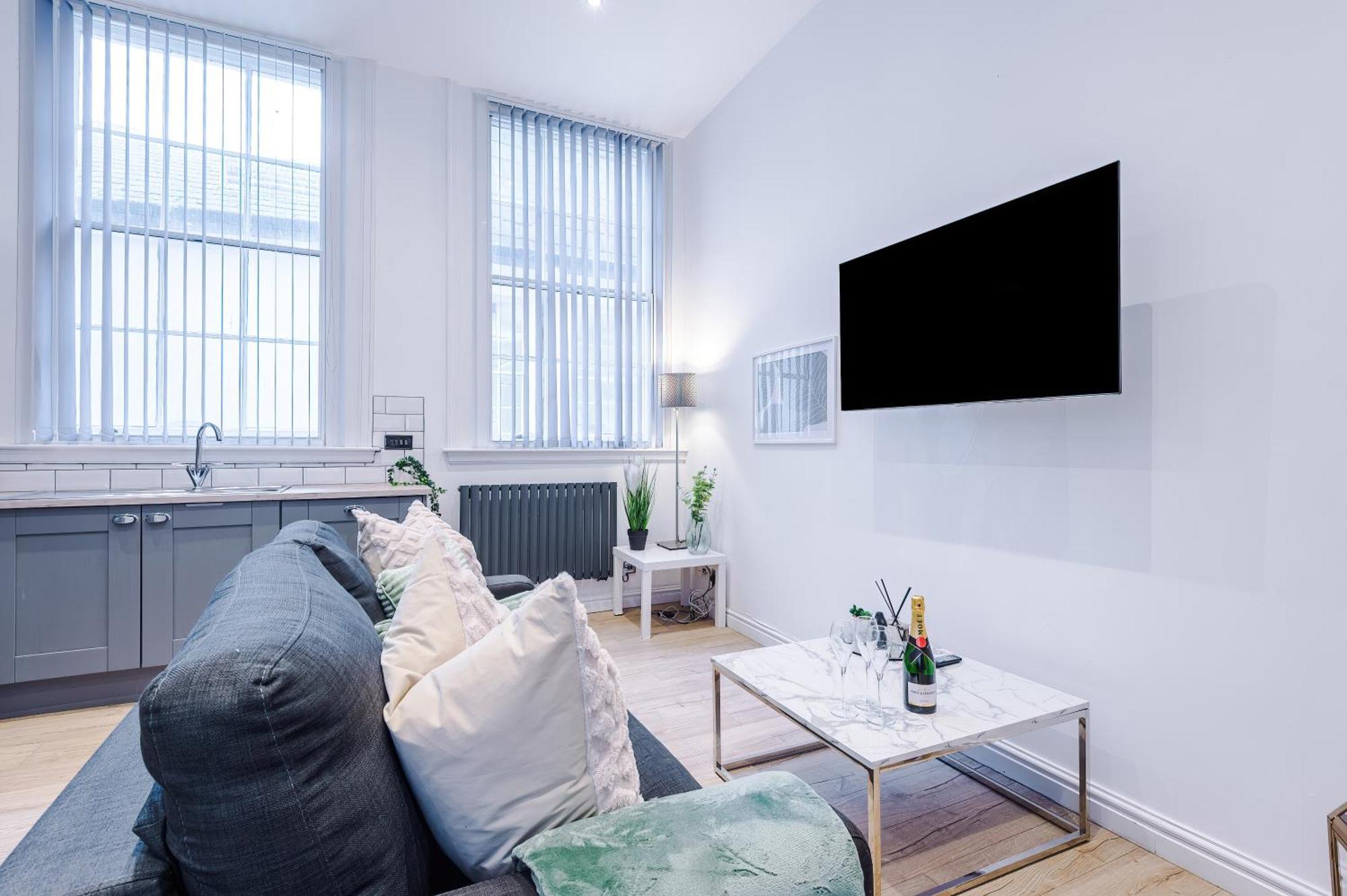 Modern 2-Bedroom Apt In The Heart Of City Centre Liverpool Exterior photo